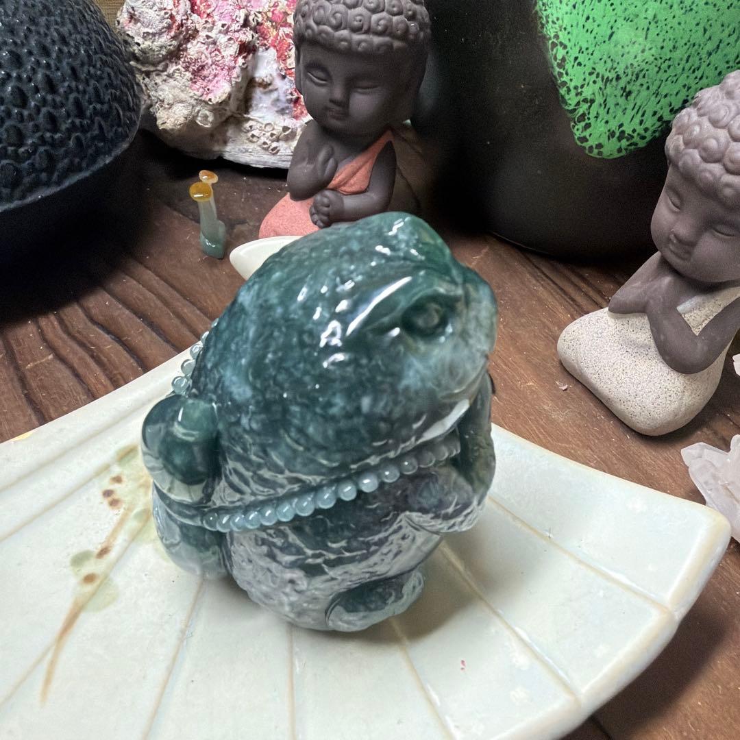本翡翠、氷藍水開運、金運、福祈り、御守り銭蛙、金蟾