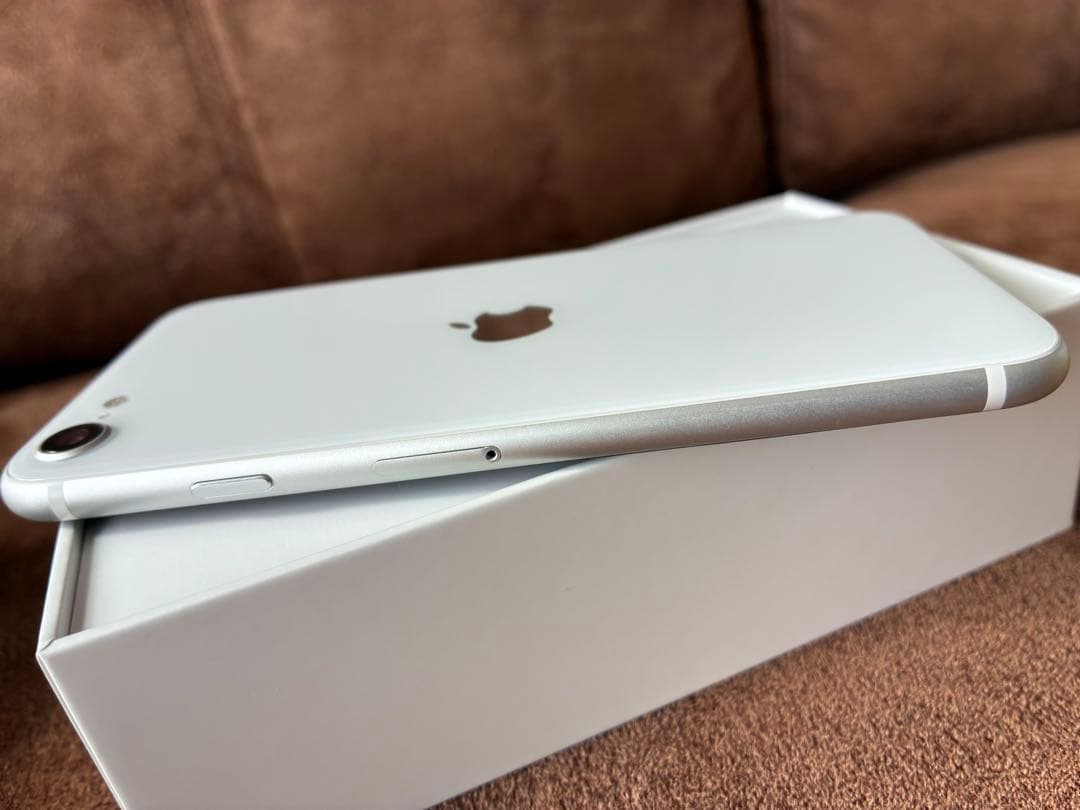 iPhone SE 第2世代 (SE2) ホワイト 64GB 本体　箱付き