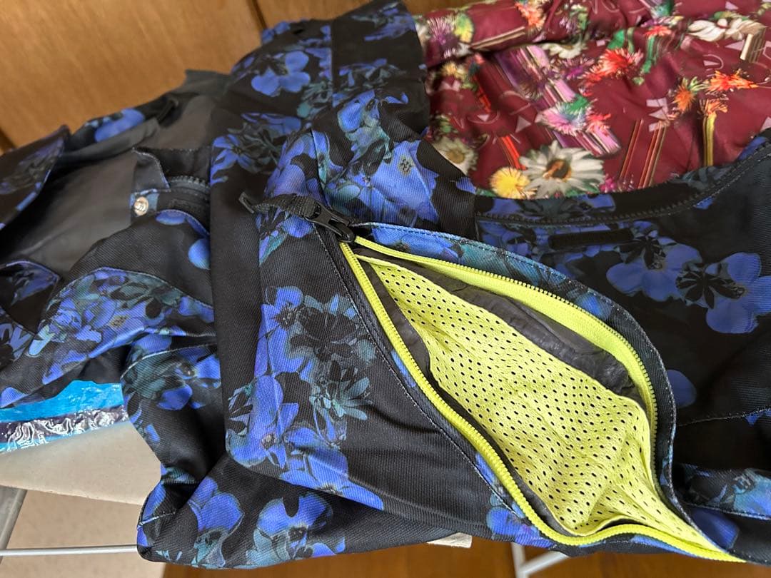 新品❤️レディース上下　ボルコムデニム花柄スノボJKT、バートン　ロキシー　可愛い