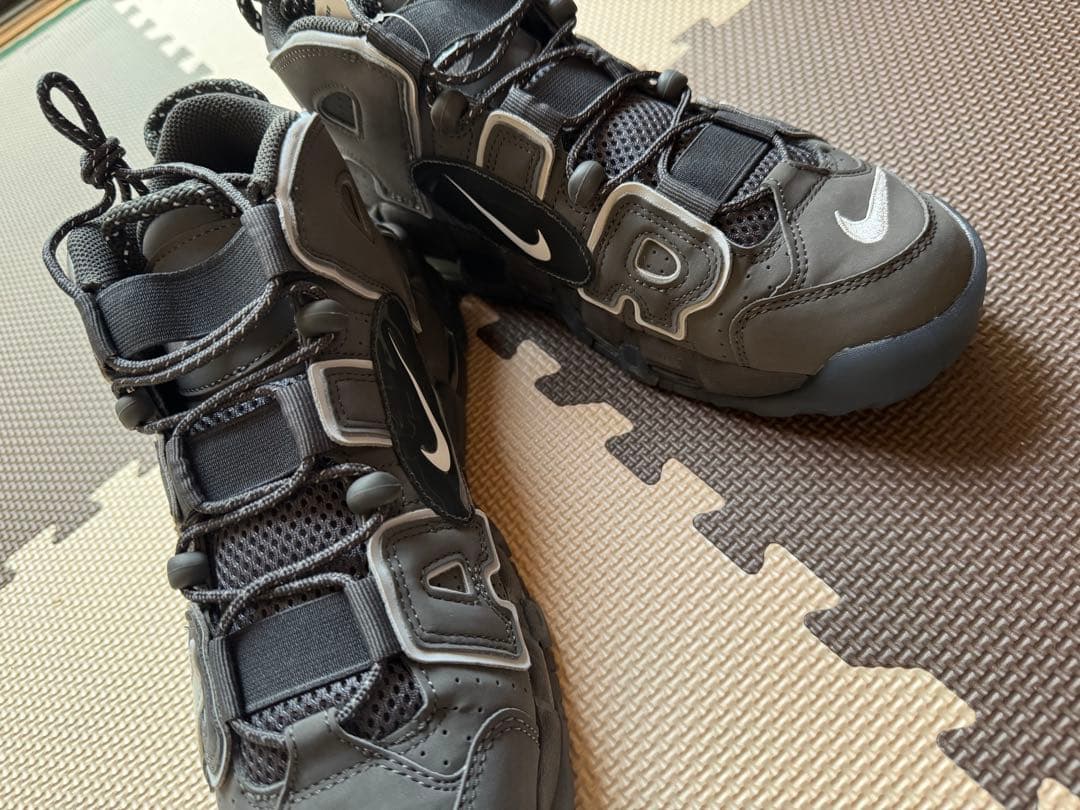 エア モア アップテンポ '96 アイアングレー/スモークグレー/アンスラサイト