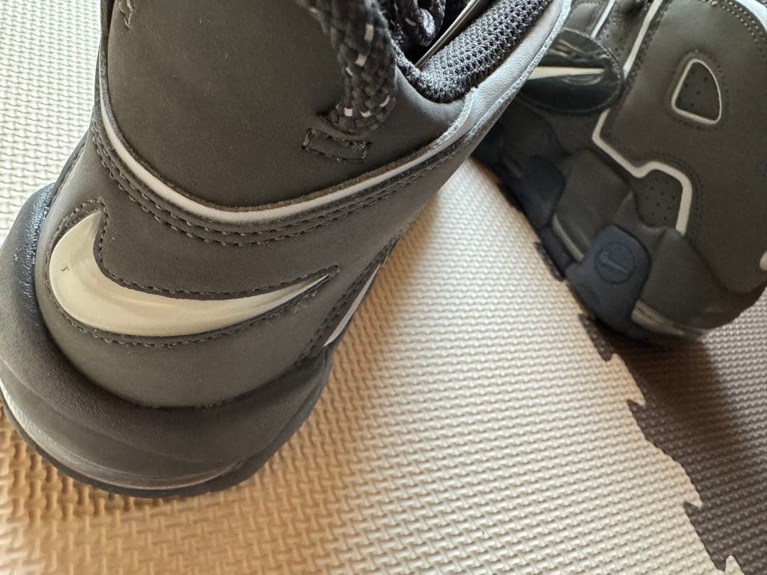 エア モア アップテンポ '96 アイアングレー/スモークグレー/アンスラサイト