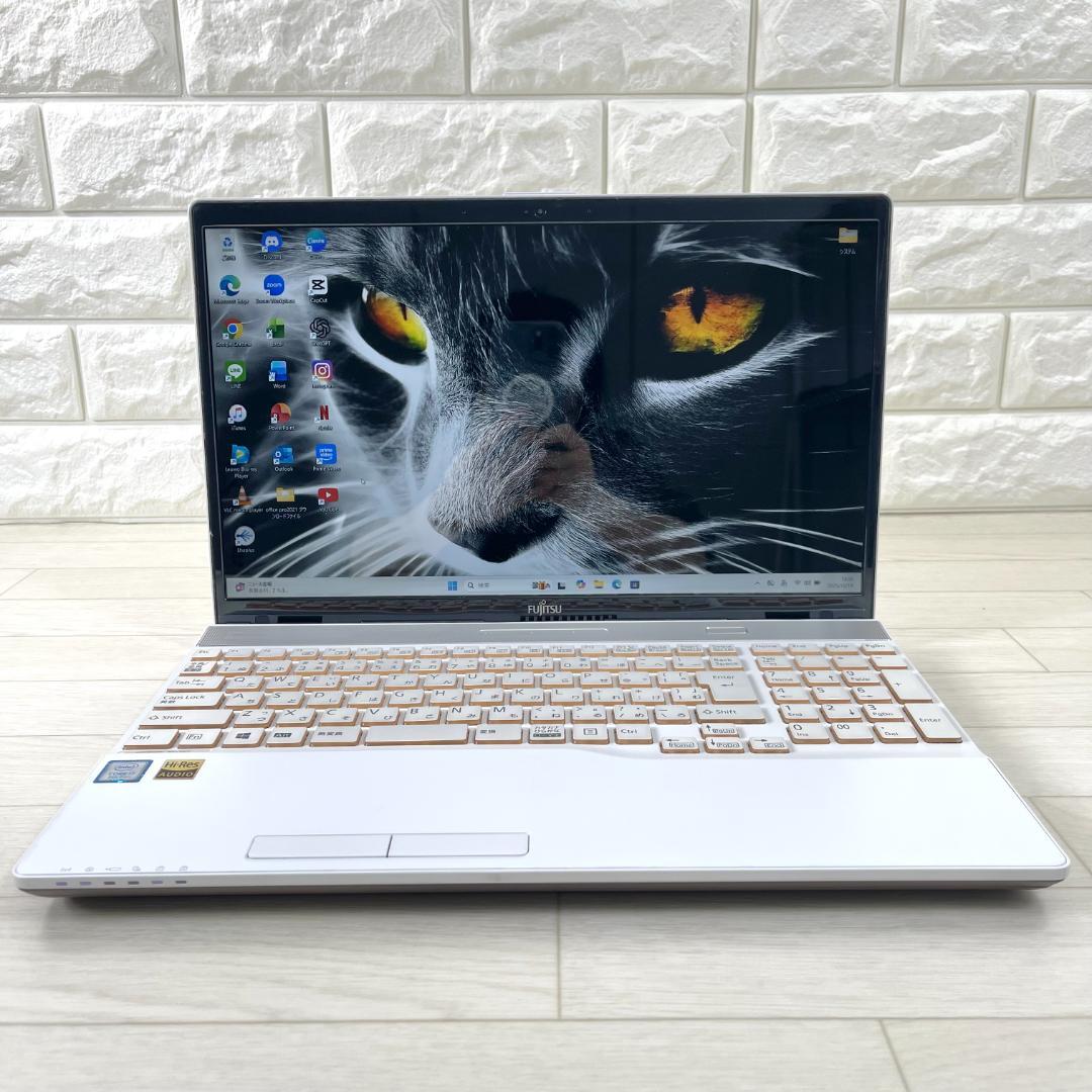 富士通 第8世代 i7 新品SSD512＋HDD1Tメモリ16 ノートパソコン