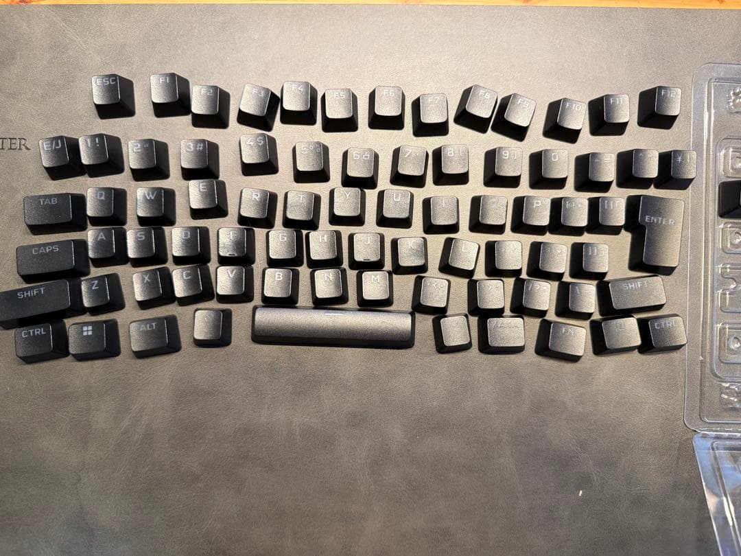 CORSAIR K70 PRO TKL 交換用キーキャップ2種付き