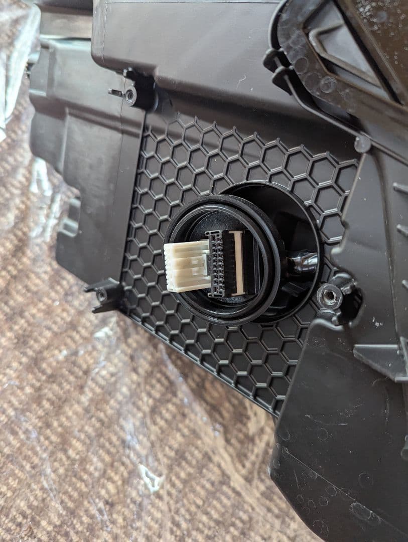 最終値下げ価格　レクサス　LEXUS　ES300h　右ヘッドライト