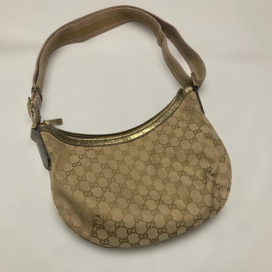 GUCCIハーフムーンショルダーバッグGG キャンバス