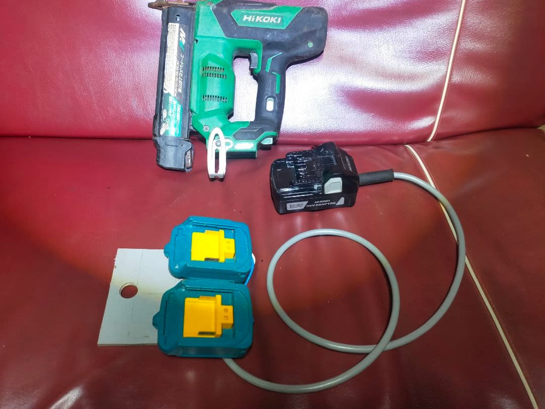 HIKOKIマルチボルト用マキタ18vバッテリーx2アダプター　ケーブル式