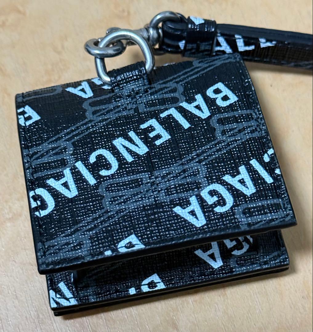 バレンシアガ AirPods ケース 第3世代用 ストラップ 付