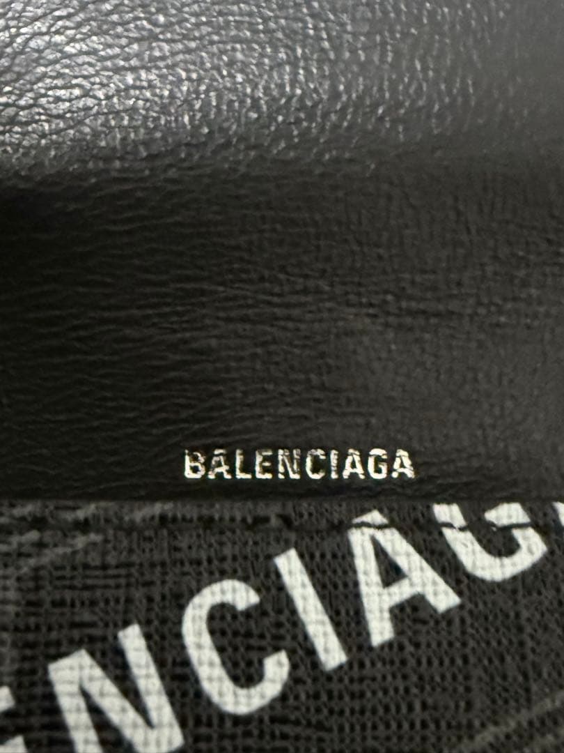 バレンシアガ AirPods ケース 第3世代用 ストラップ 付