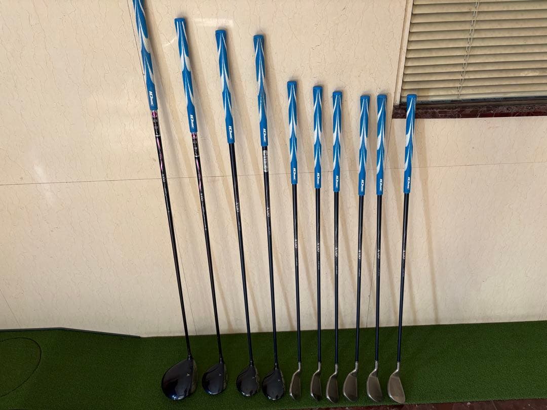 お買得品ゼクシオレディース12本セット【ドライバー、ウッド4本、アイアン8本】