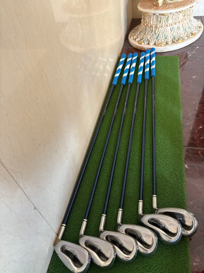 お買得品ゼクシオレディース12本セット【ドライバー、ウッド4本、アイアン8本】