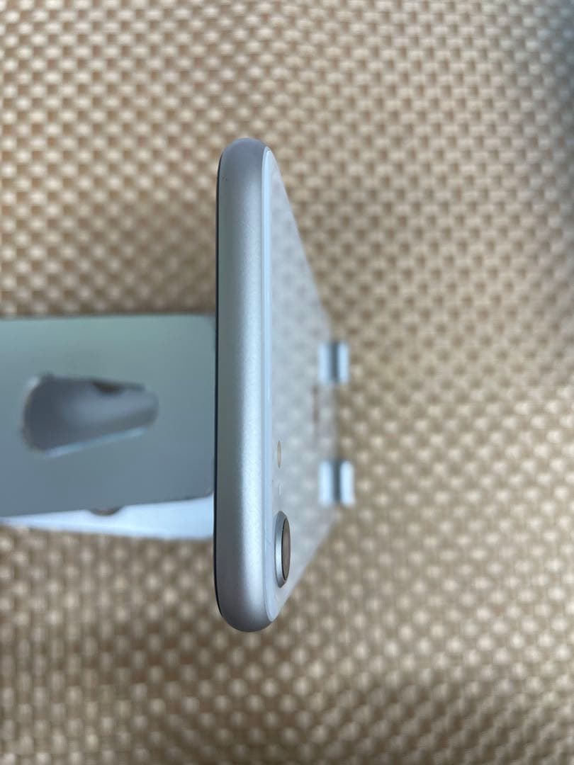 iPhone SE 第3世代 64 GB スターライトSIMフリー【3063】