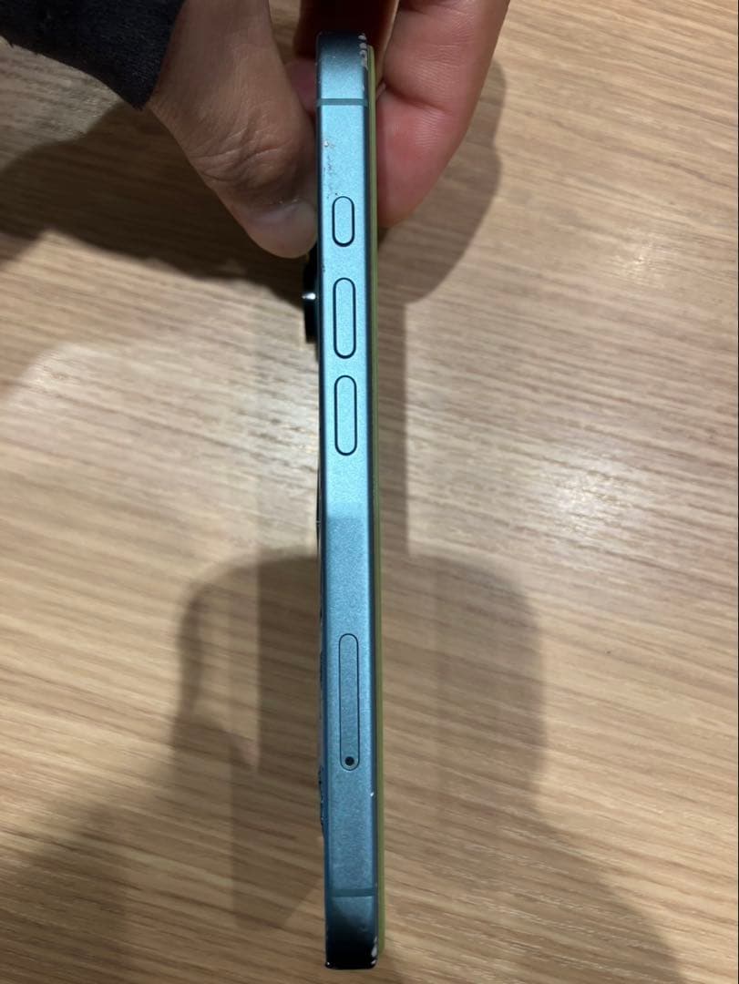 Apple iPhone 16訳あり 背面ひび割れ、バッテリー不良