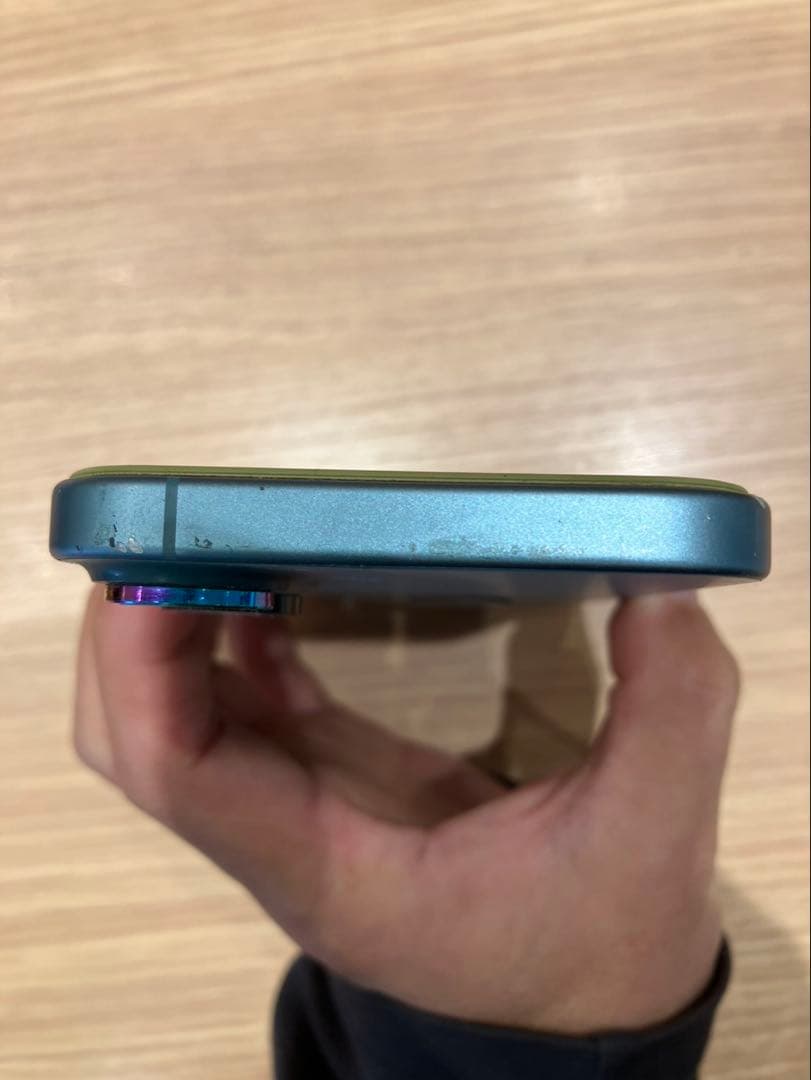 Apple iPhone 16訳あり 背面ひび割れ、バッテリー不良