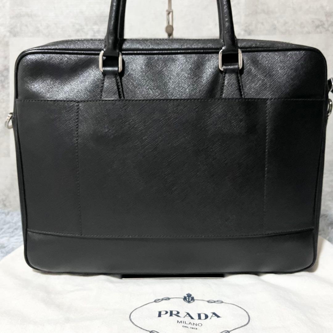 美品　PRADA 現行　ビジネスバッグ　サフィアーノレザー 三角ロゴ　黒