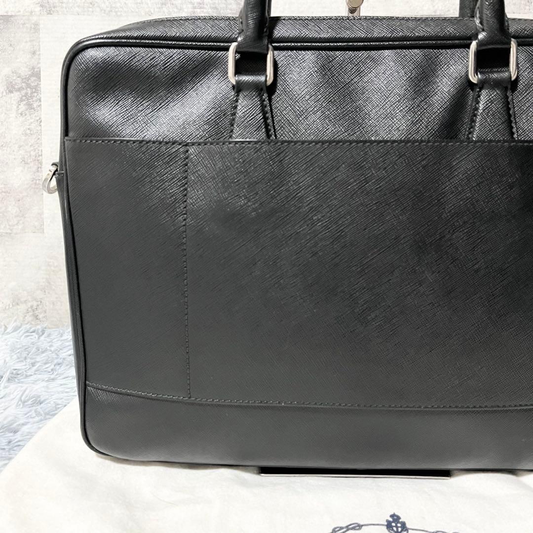 美品　PRADA 現行　ビジネスバッグ　サフィアーノレザー 三角ロゴ　黒