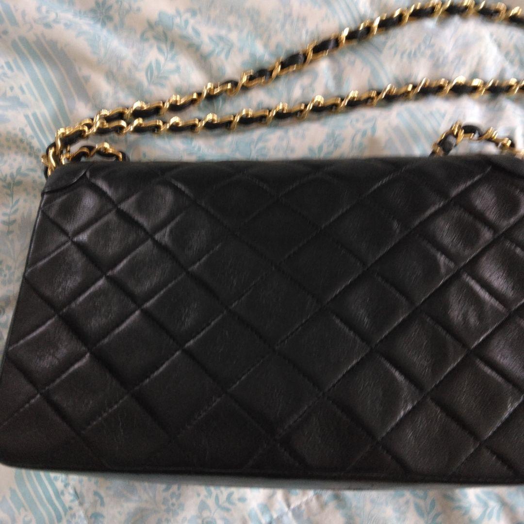 美品　CHANEL ショルダーバッグ 黒 キルティング レザー ゴールドチェーン