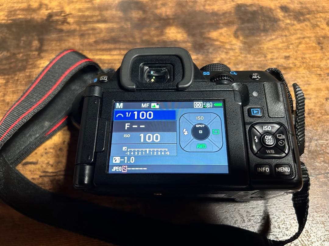 PENTAX K-70 デジタル一眼レフカメラ 本体とズームレンズ付き