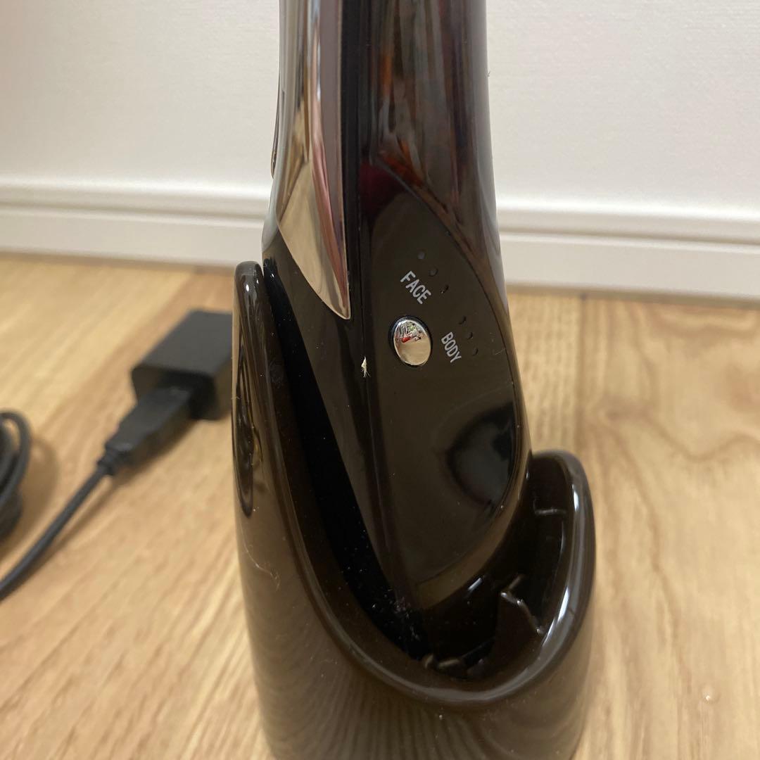 PYR KNIGHT パイラナイト　スタイリッシュデザイン　美顔器　充電式