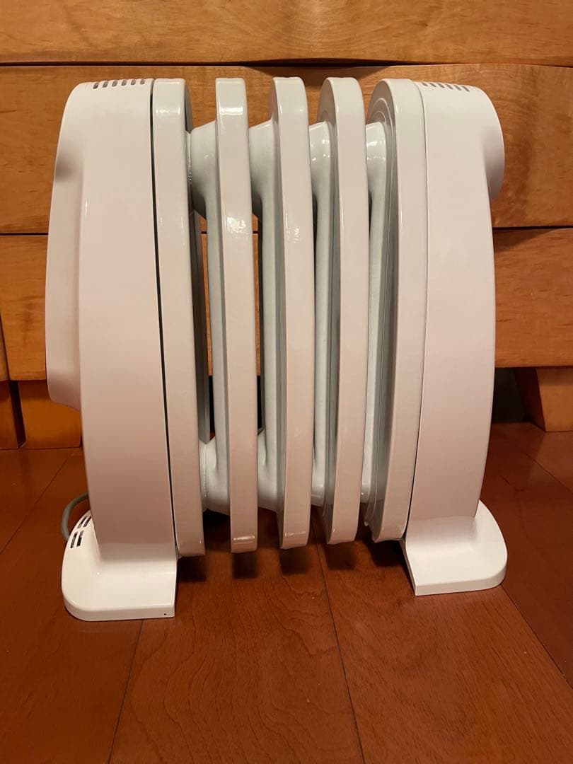 DeLonghi デロンギ オイルヒーター ミニサイズ NJ0505E