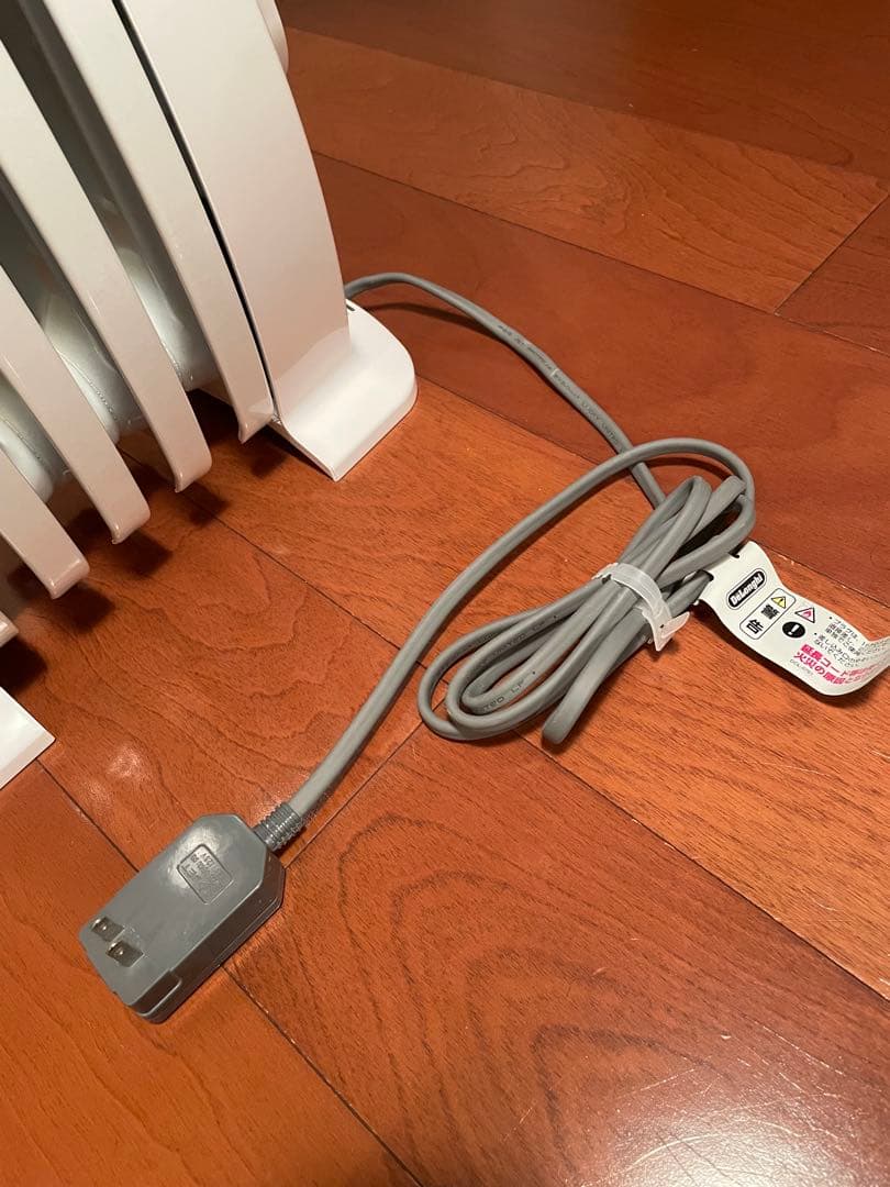 DeLonghi デロンギ オイルヒーター ミニサイズ NJ0505E