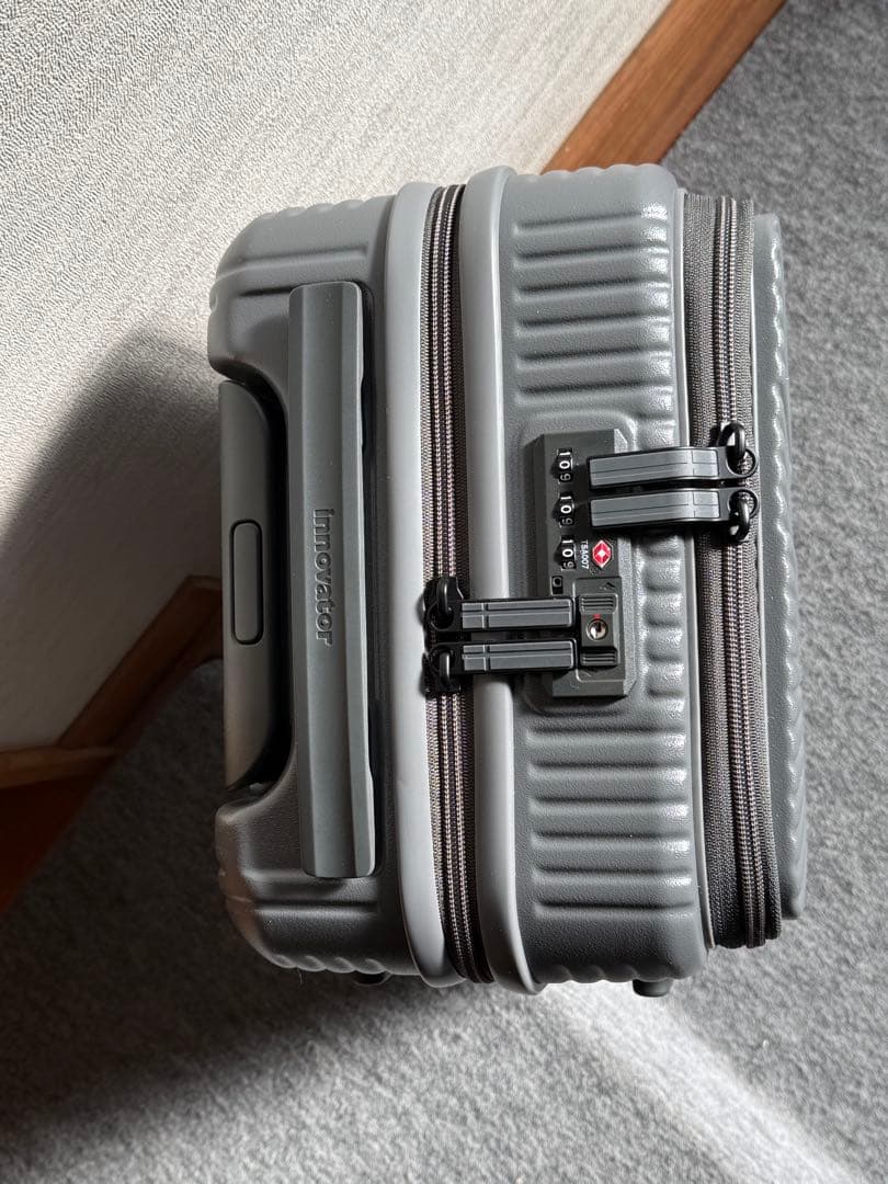 イノベーター キャリーケース INV30 21L スチールグレー　新品未使用品