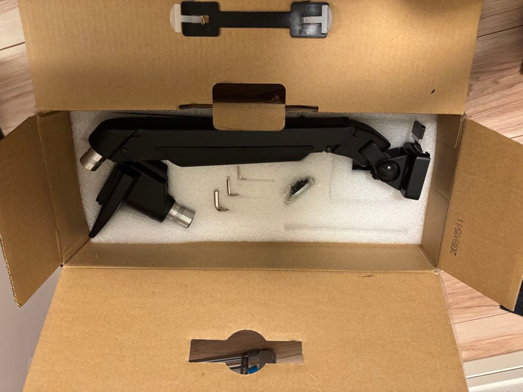 サンワサプライ製水平垂直多関節液晶モニターアーム（ブラック）新品