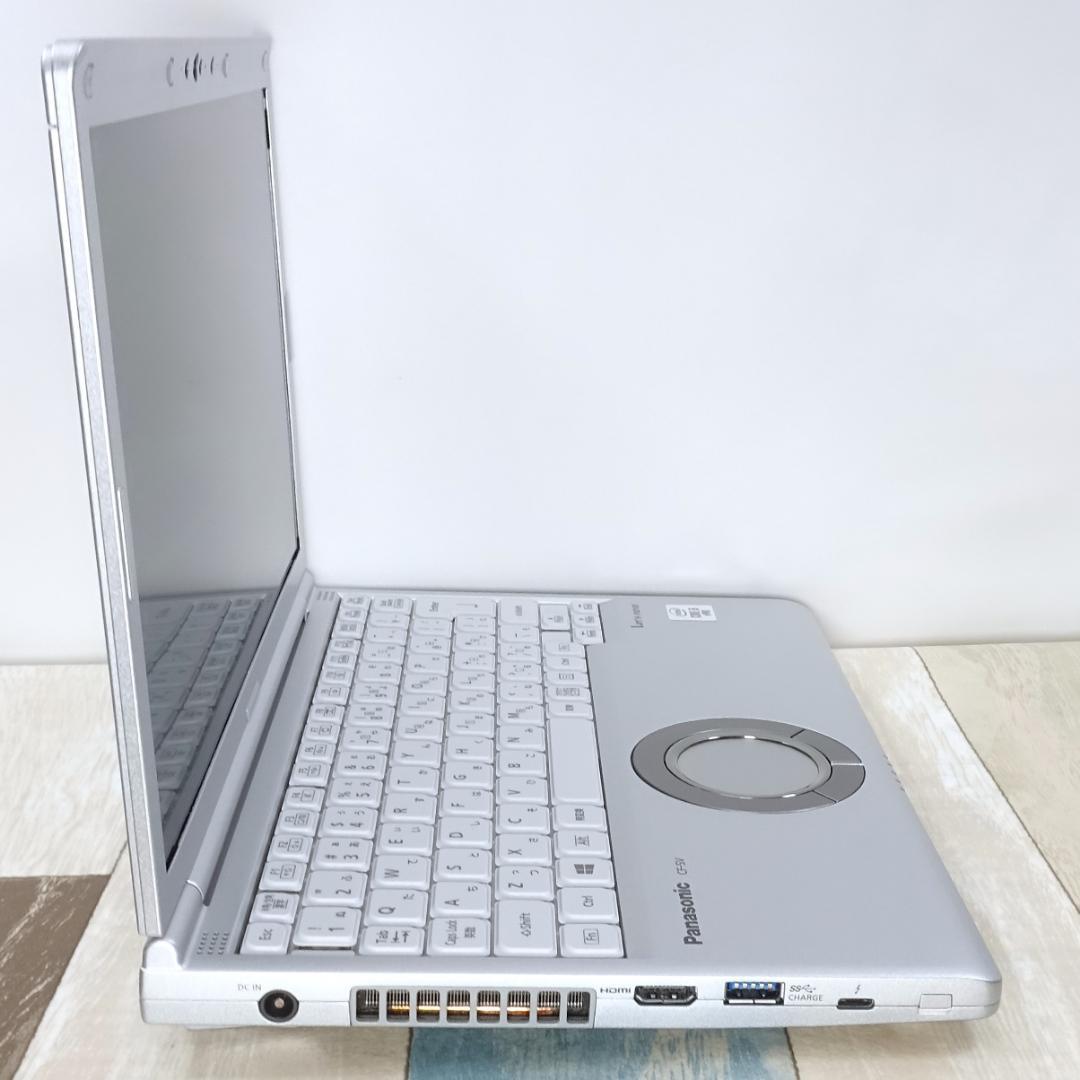 累積使用時間僅少で美品の軽量モバイル✨第１０世代ｉ５に超高速新品ＳＳＤ５１２ＧＢ