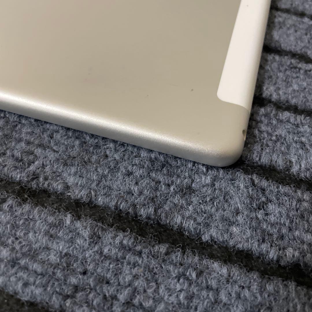 180 iPad 8世代 32GB SIMフリー シルバー