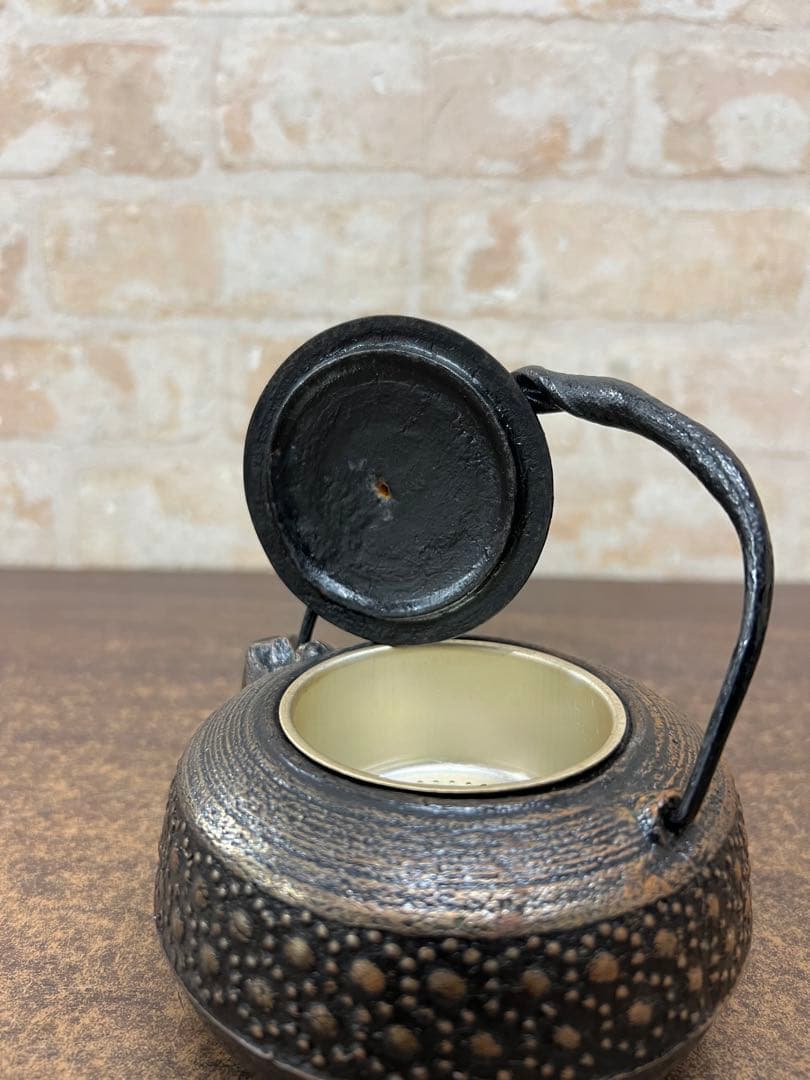 A2【used】鉄瓶 砂鉄 南部鉄器 岩鋳 急須