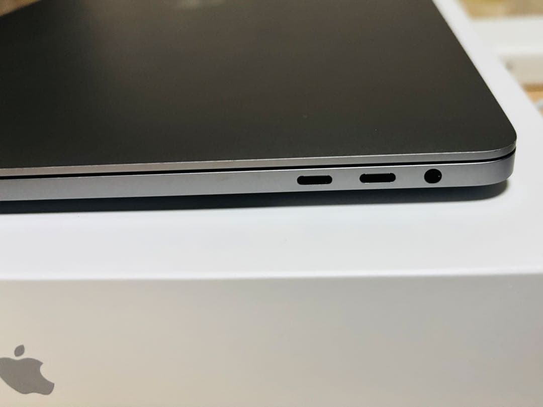 MacBookpro 2019 16インチ 16GB core i7 512GB