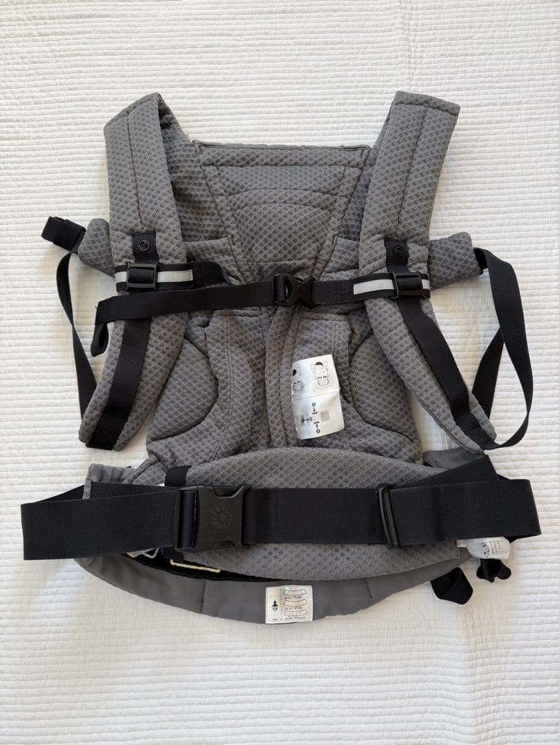 まつ　エルゴ 抱っこ紐 オムニ ブリーズ グラファイトグレー
