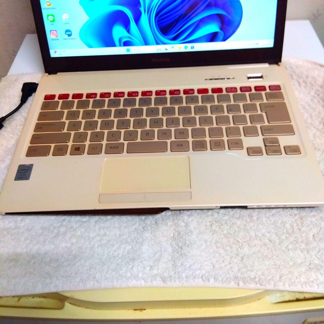 ノートパソコンWindows11 i5大容量直ぐ使えるカメラオフィス付き