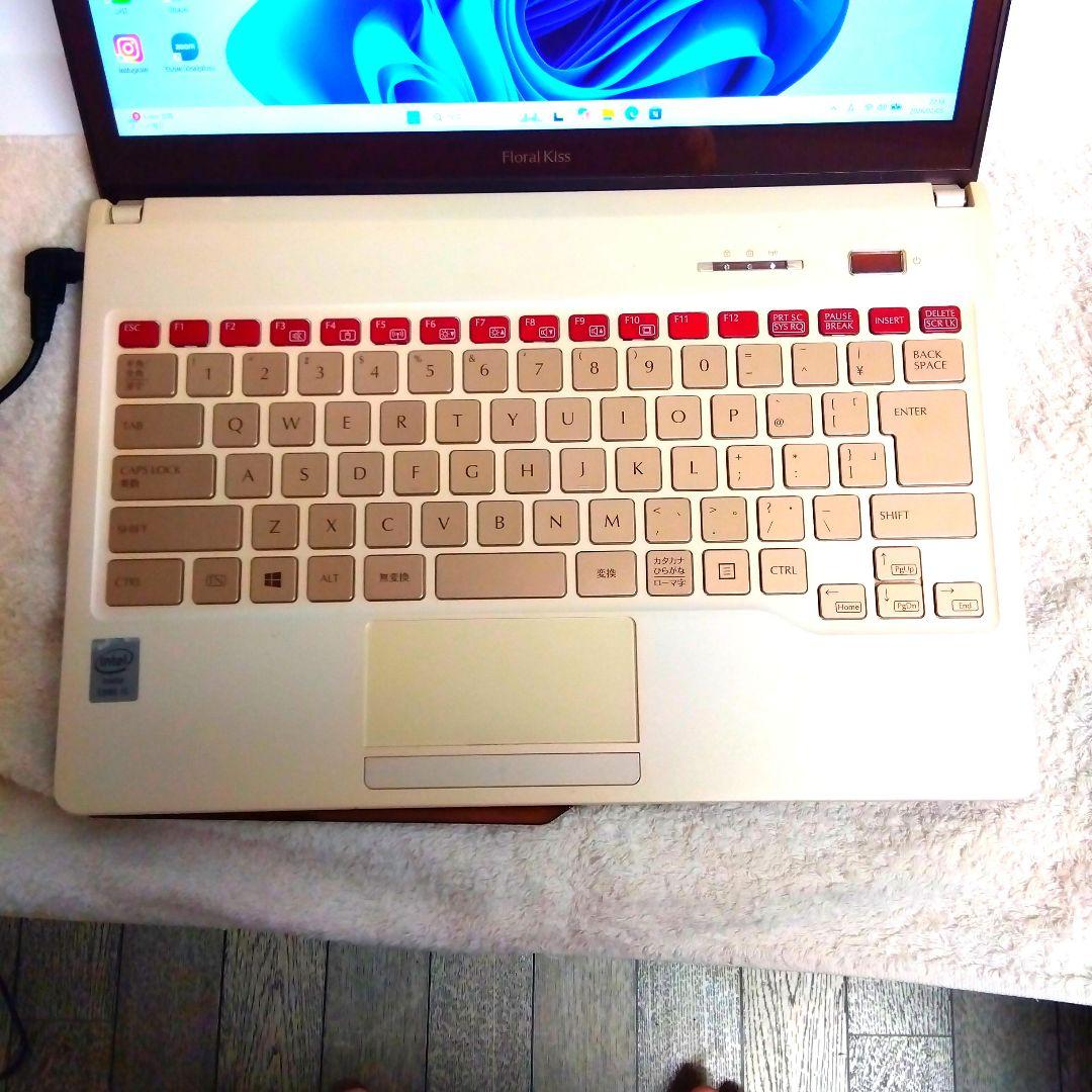 ノートパソコンWindows11 i5大容量直ぐ使えるカメラオフィス付き