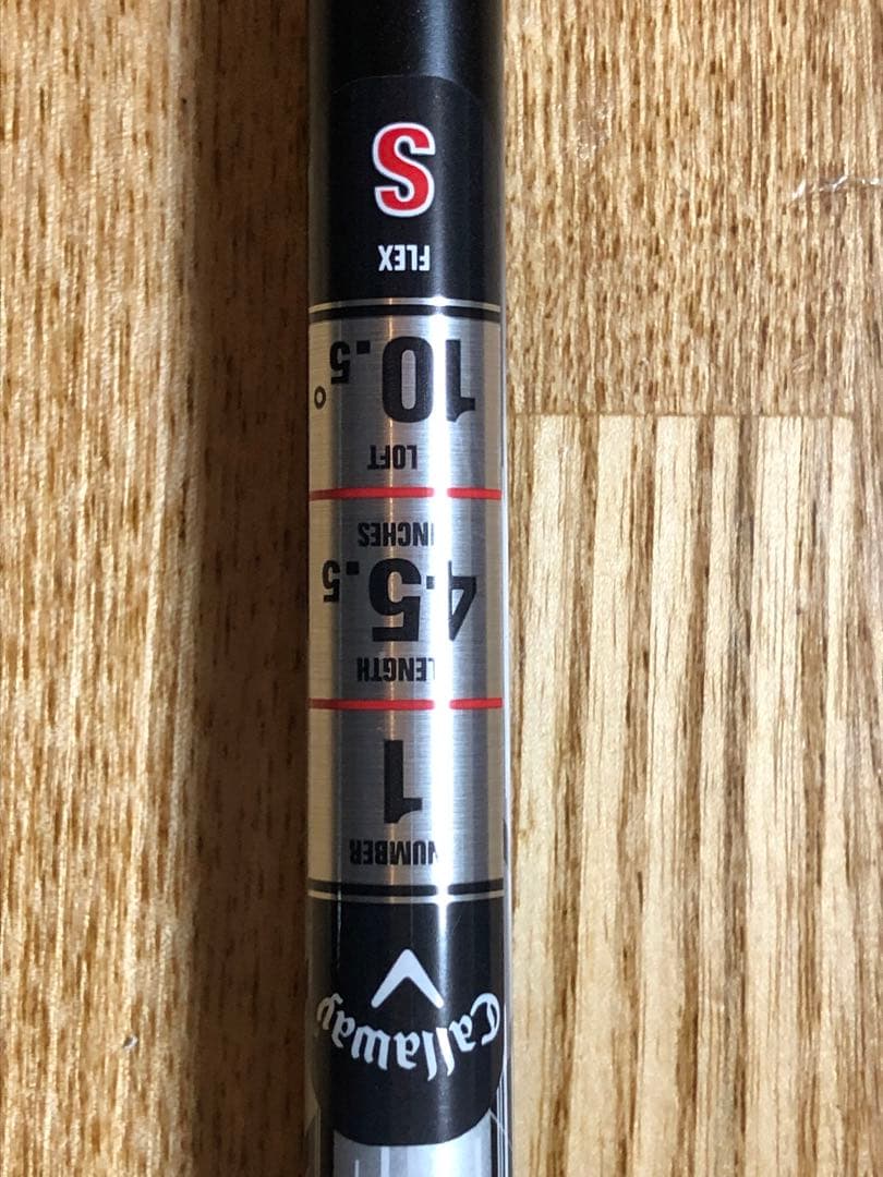 左）レフティ QUANTUM Max 10.5° ドライバー　Sフレックス