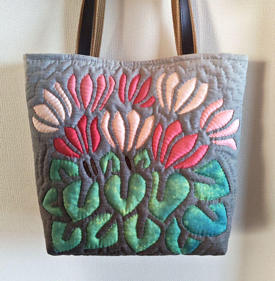 ハンドメイド　ハワイアンキルトバッグ　（シクラメン）