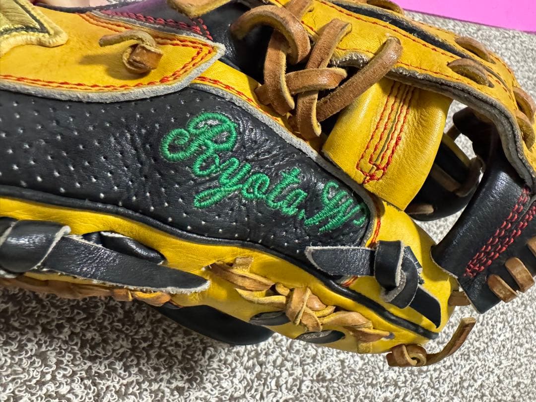 【最終値下】巨人　脇谷亮太実使用グローブ　 内野手用　硬式グローブ