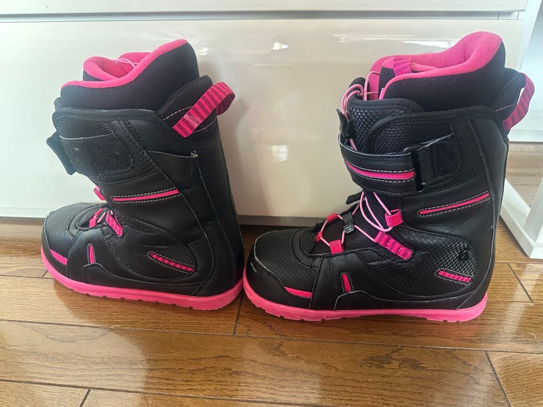 女性用スノーボードブーツ 黒/ピンク