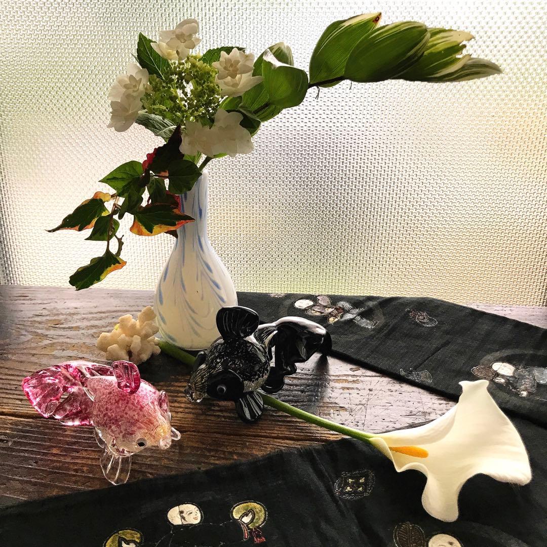 骨董　現代作家物　アート　濃紺　金赤被せ　吹雪紋　金彩爆変　金魚２体