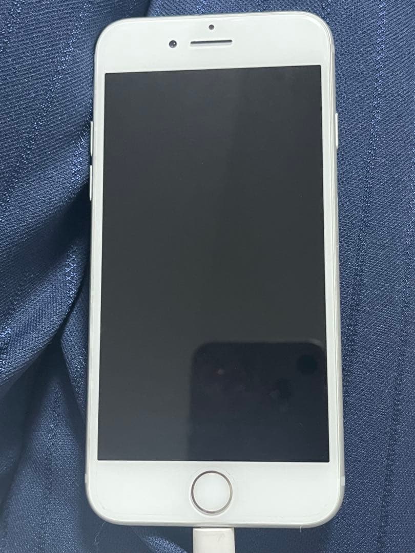 Apple iPhone 7 シルバー 本体