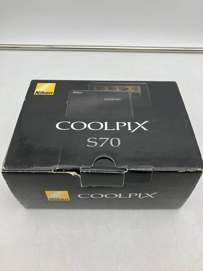Nikon COOLPIX S70 本体と付属品