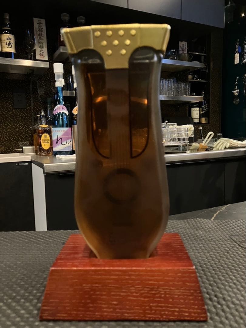 最終値下げ！サントリー 響 リラギター型ボトル - 希少な旋律を奏でる特別な一本