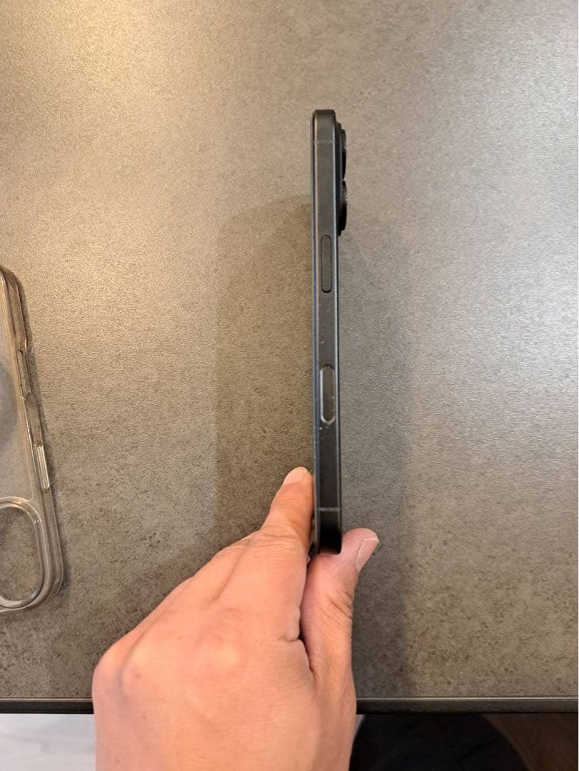 [美品] iPhone 16 128GBブラック　本体