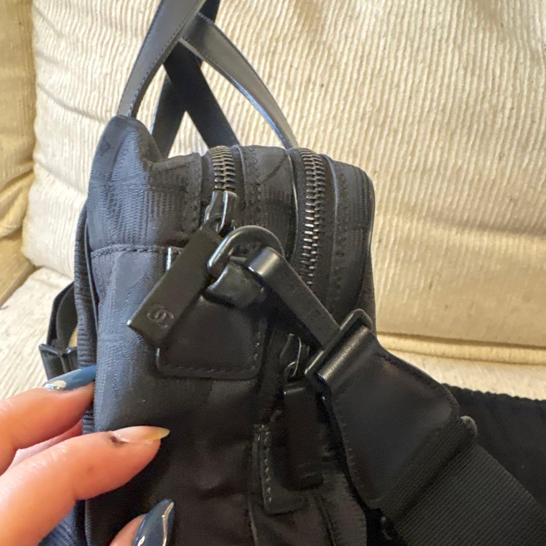 CHANEL ニュートラベルラインショルダーバッグ