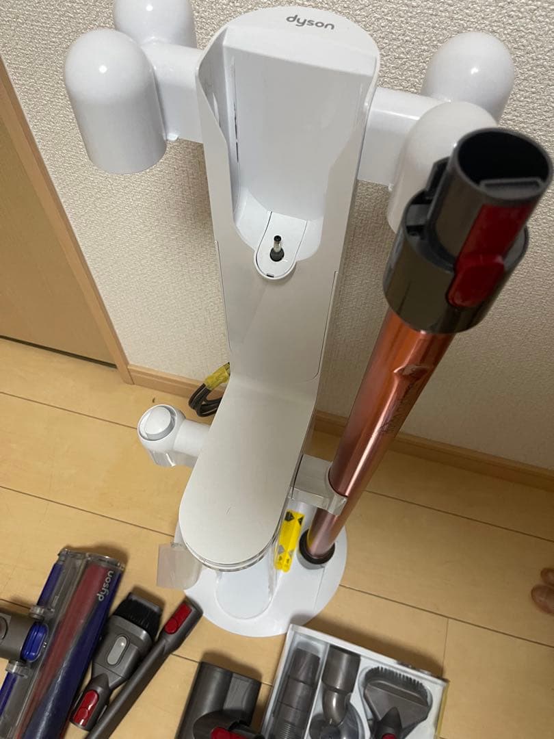 す*る様 【美品】dyson V10 SV12　純正フロアドック付エコーモード6