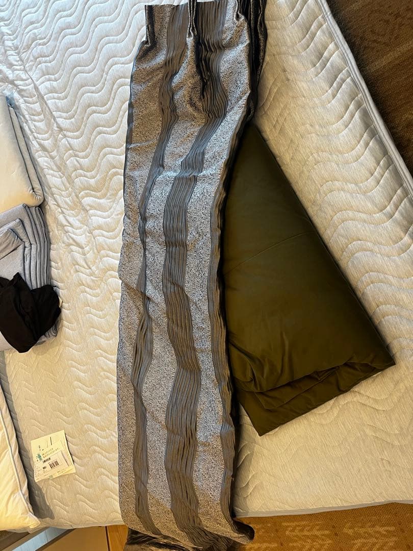 裏地カーテン・ライナー 黒とグレーのストライプ