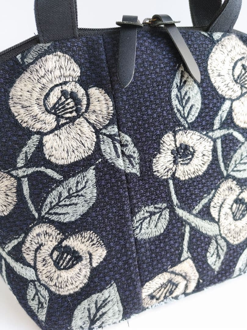 １点のみ　レア　swing camellia　ミニサイズまるいファスナーバッグ