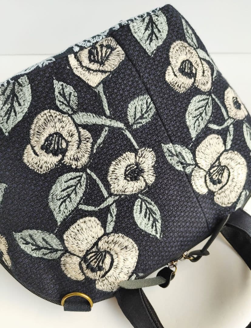 １点のみ　レア　swing camellia　ミニサイズまるいファスナーバッグ