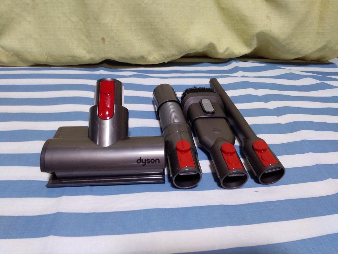 多紡垢さん専用ダイソン　掃除機　SV12　分解清掃済スタンド付き　⑩