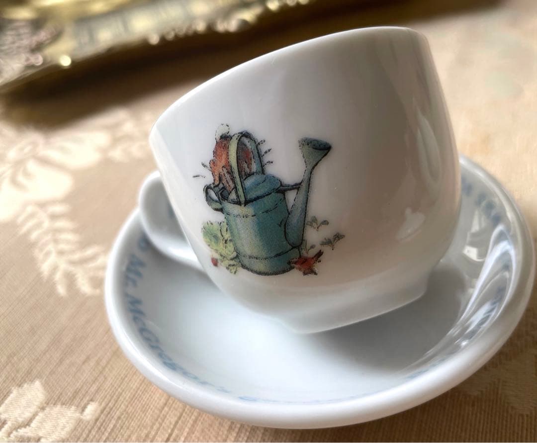 希少ピーターラビット　ミニチュアティーポット＆カップ＆ソーサ