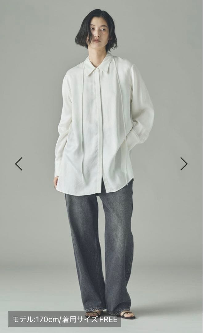 【新品未使用】カレンソロジー 今期 キュプラサテンシャツ ホワイト